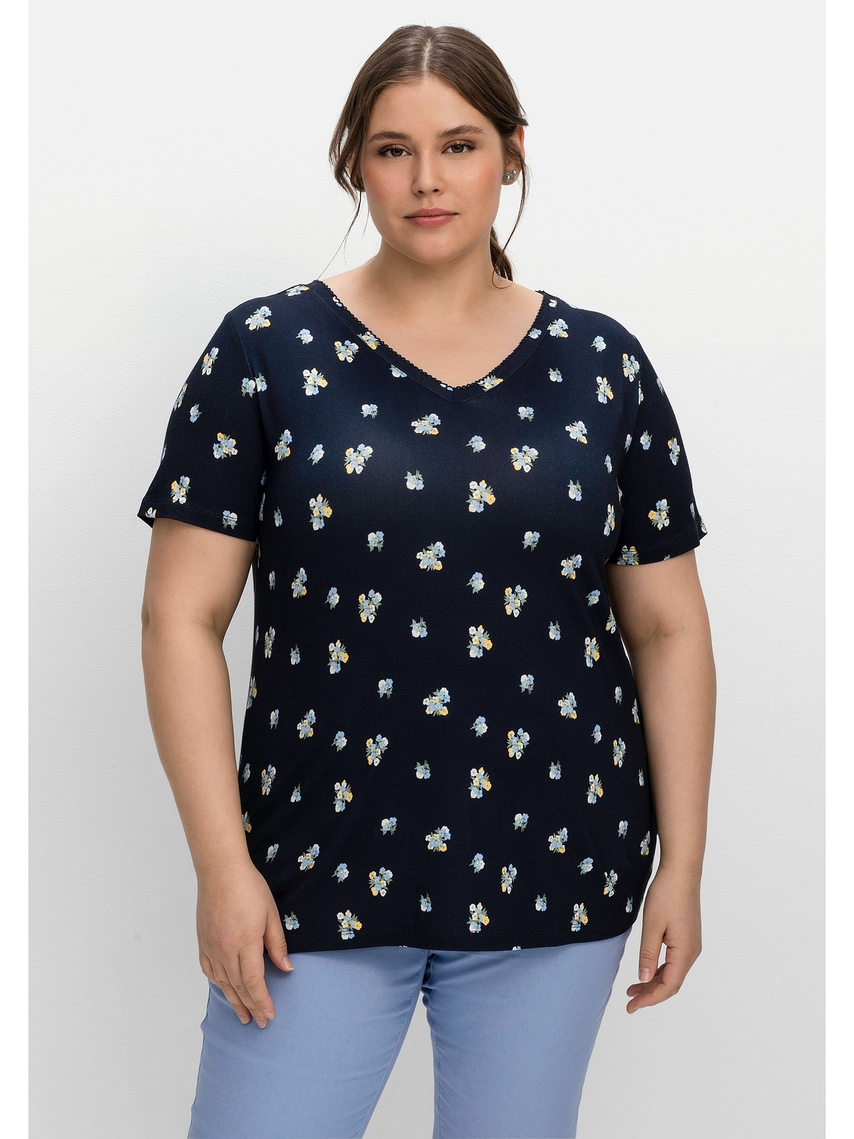 [Qualitätssicherung und kostenloser Versand] Sheego T-Shirt »Große und mit V-Ausschnitt online Größen«, Allover-Blümchendruck