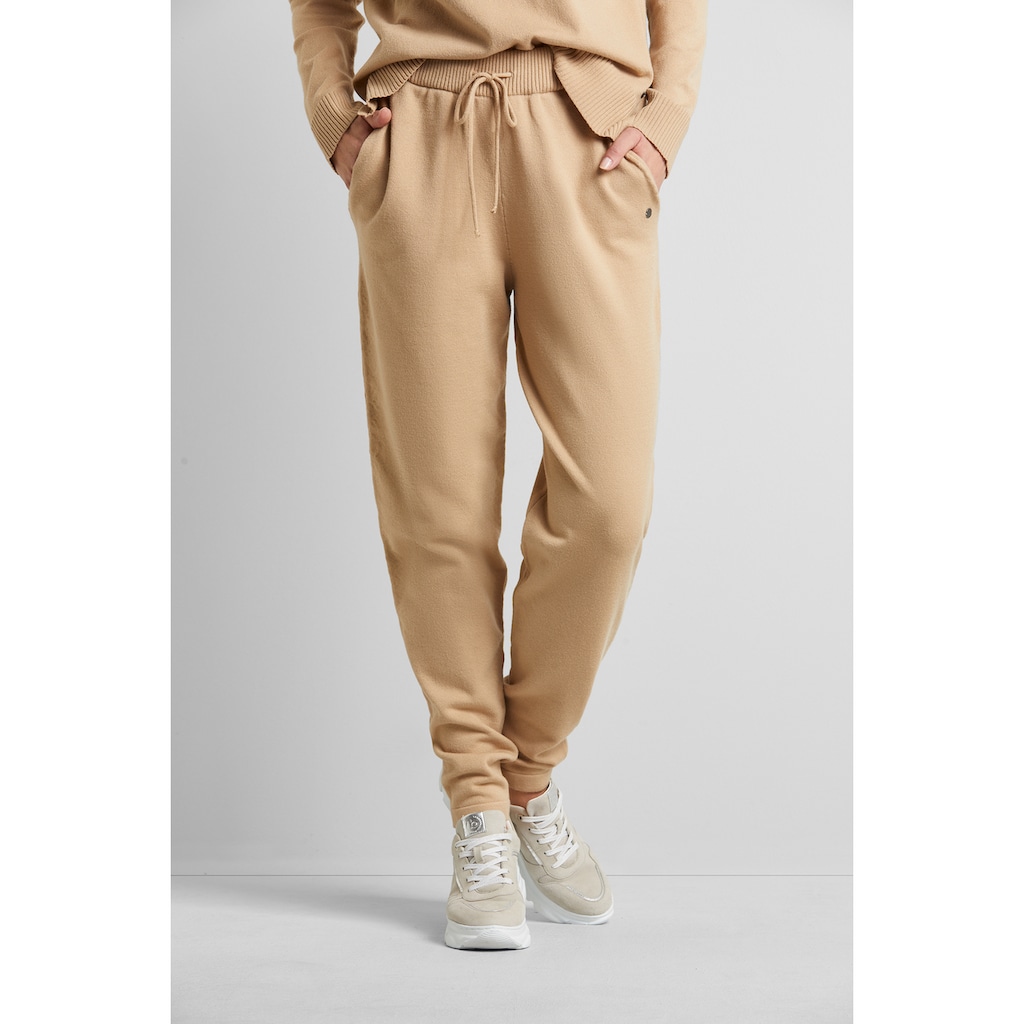 bugatti Jogger Pants aus hochwertiger elastischer Stretch-Qualität bugatti Jogger Pants aus hochwertiger elastischer Stretch-Qualität