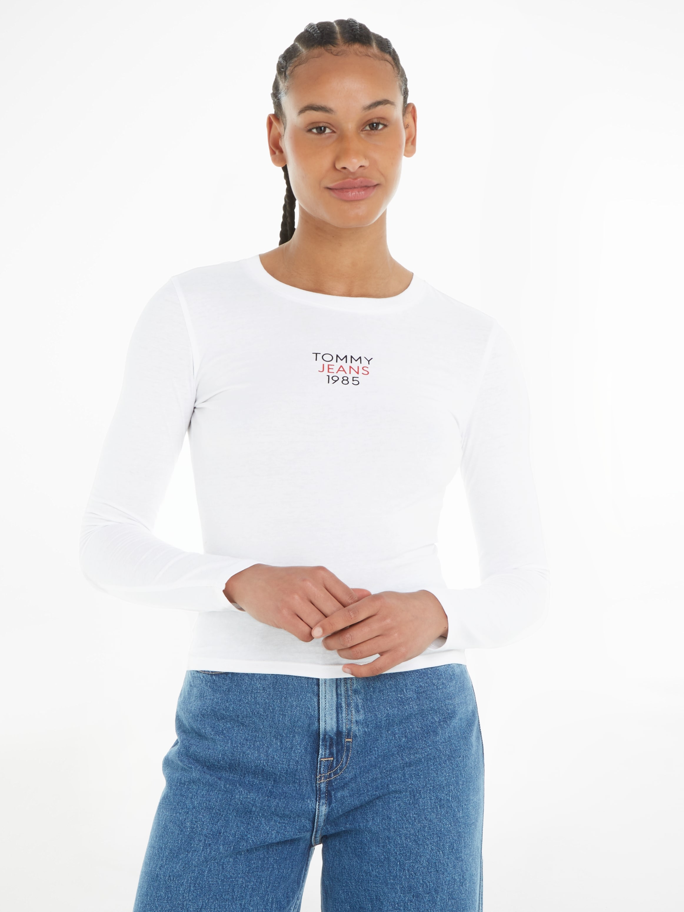 Tommy Jeans Shirt«, Fit Logo walking mit bestellen Longsleeve Logoschriftzug »Slim Essential I\'m | Langarmshirt