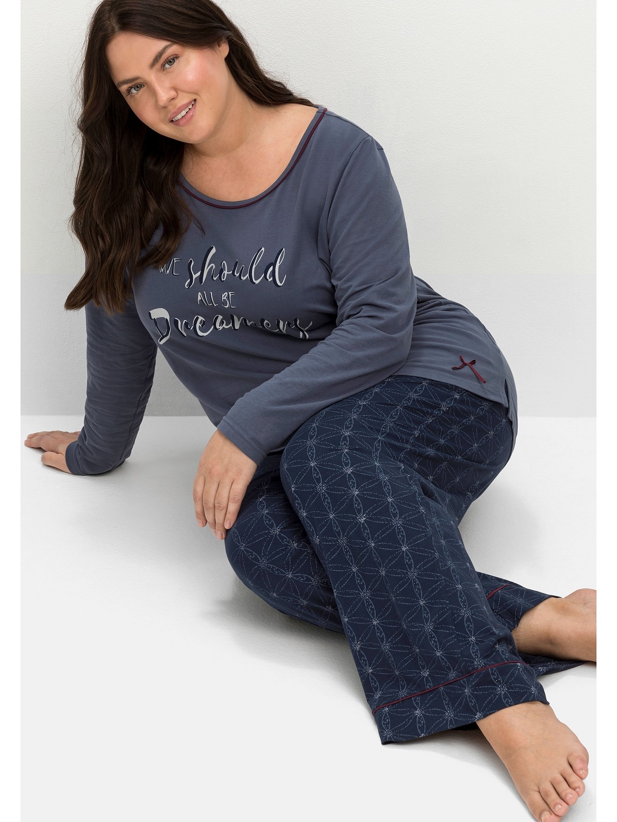 bestellen Pyjamahose weitem Sheego Wäsche Alloverdruck »Große Rechnung Größen«, & auf Bein und mit