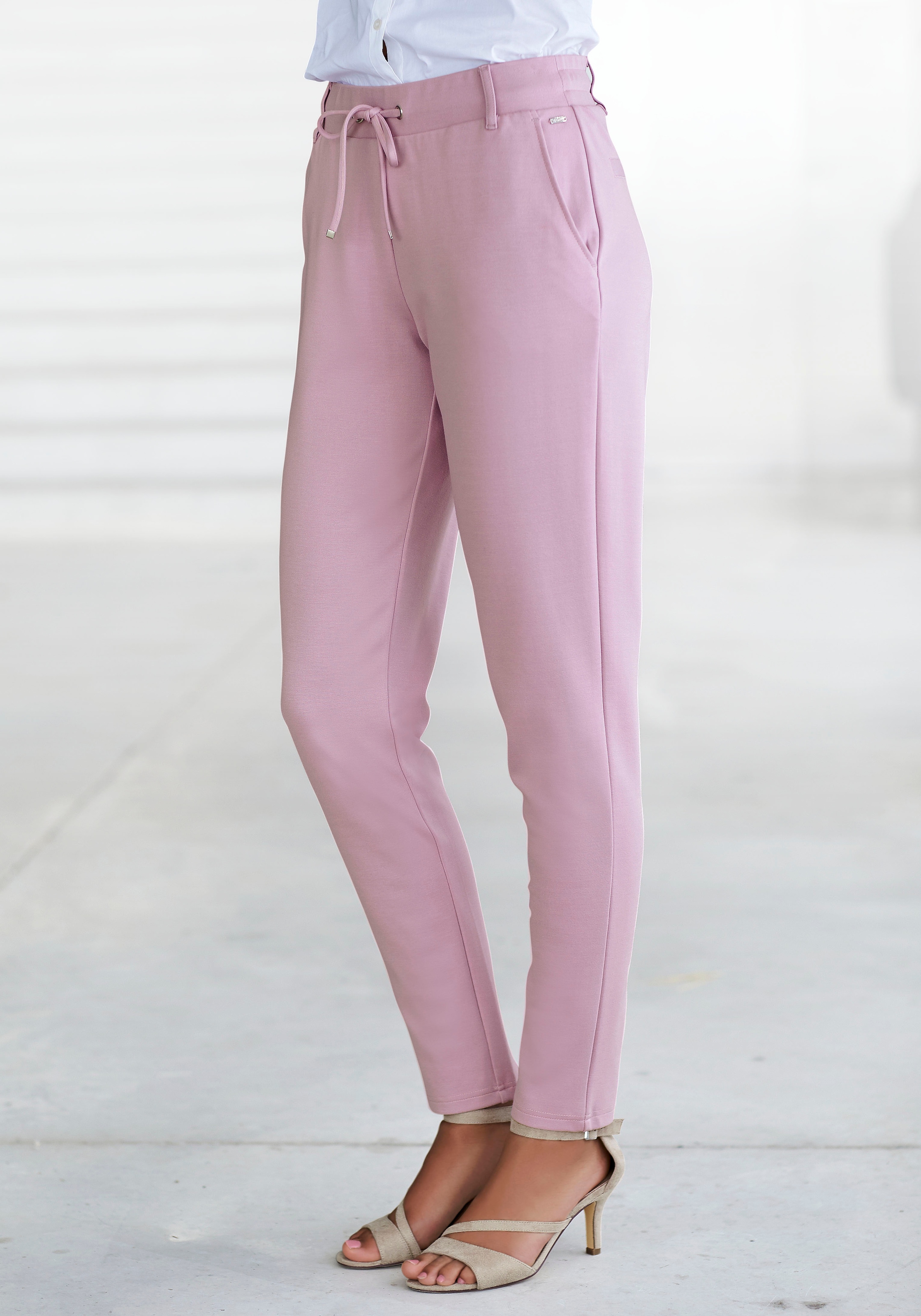 LASCANA Jogger Pants, (1 tlg.), mit elastischem Bund und Gürtelschlaufen,  Loungewear, Loungeanzug online
