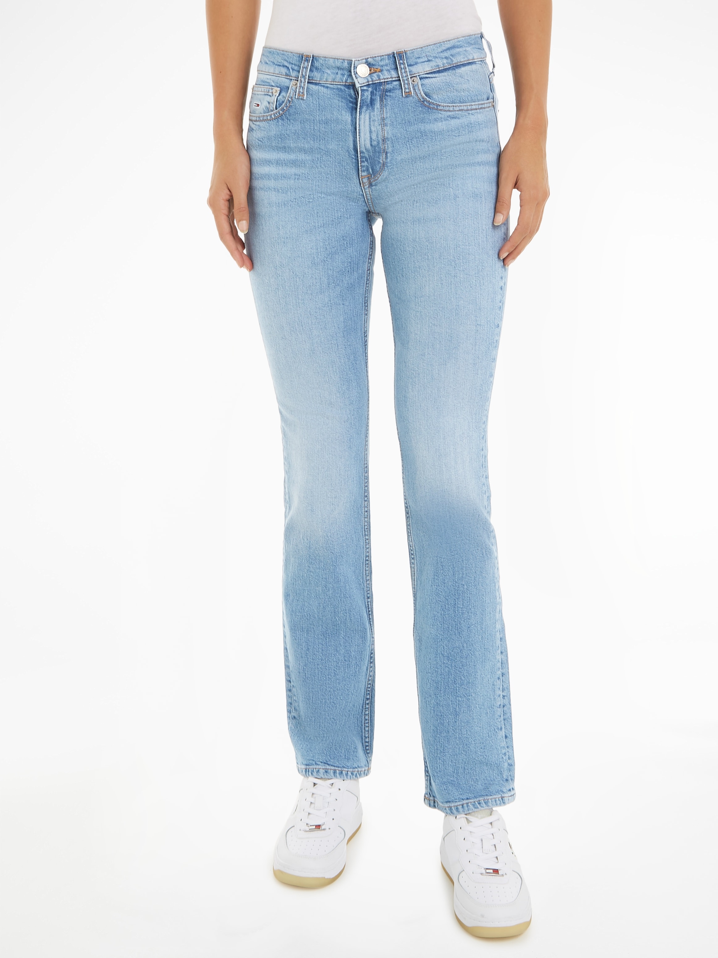 Tommy Jeans Bootcut-Jeans »MADDIE MR Logobadge mit und Logostickerei DG5161«, online BC