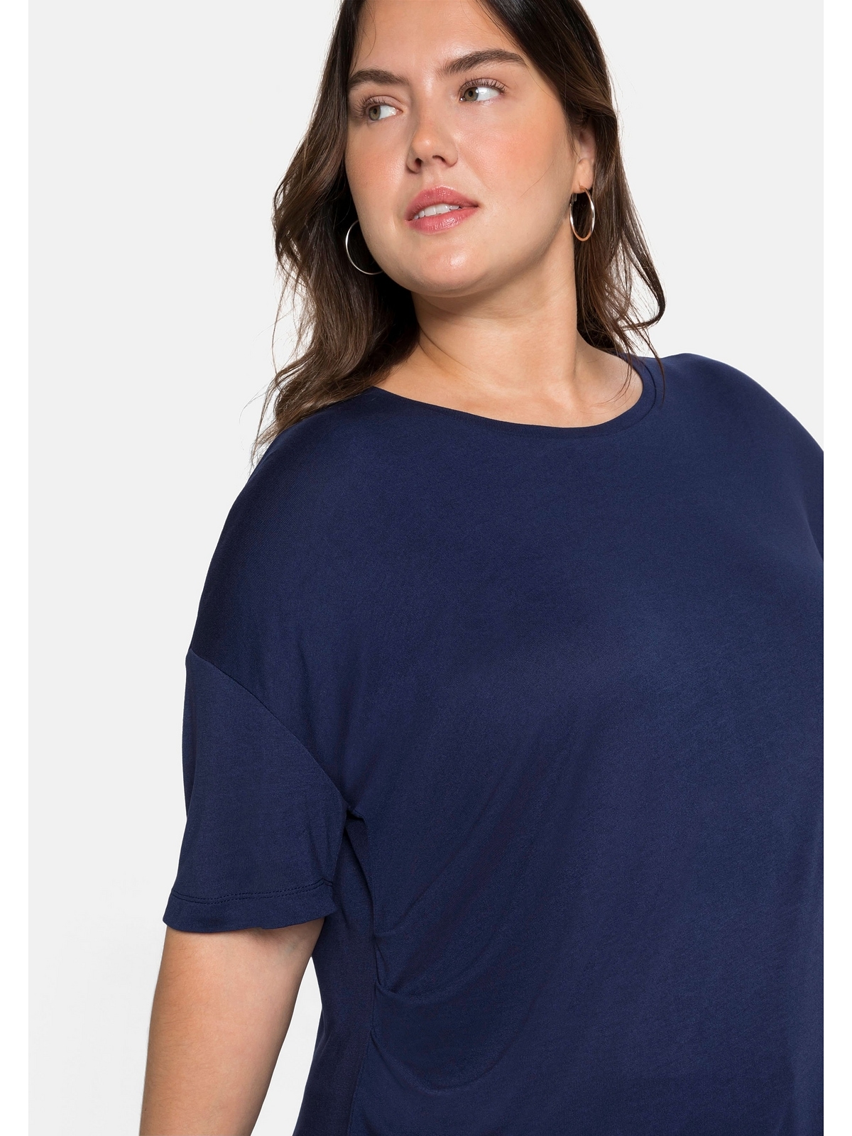 Sheego T-Shirt »Große Größen«, mit asymmetrischem Saum und Faltendetail  kaufen | I\'m walking