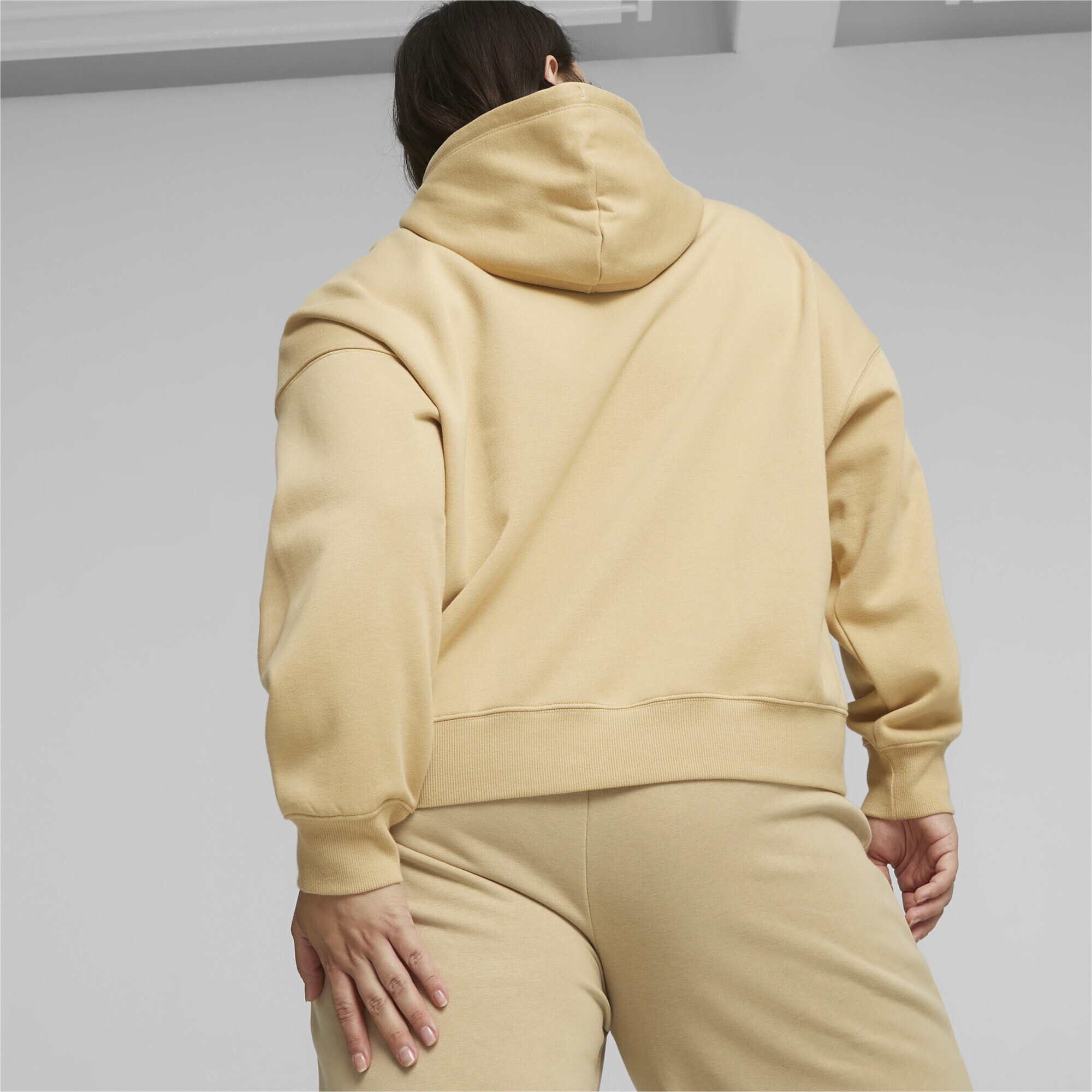 PUMA Sweatshirt »CLASSICS Oversized Hoodie walking Damen« I\'m online 