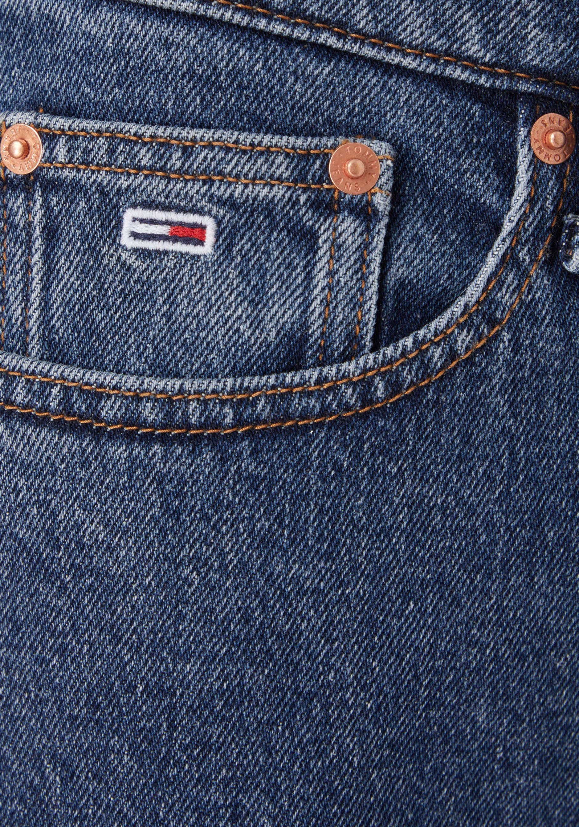 Tommy Jeans shoppen mit Straight-Jeans plakativem »Harper«, Jeans Tommy Branding-Badge