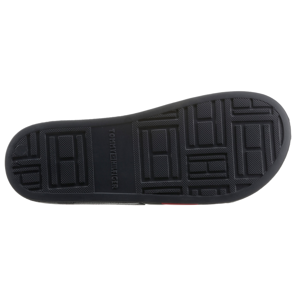 Tommy Hilfiger Badepantolette »ESSENTIAL FLAG POOL SLIDE«, mit plakativer Flagge, schmale Form