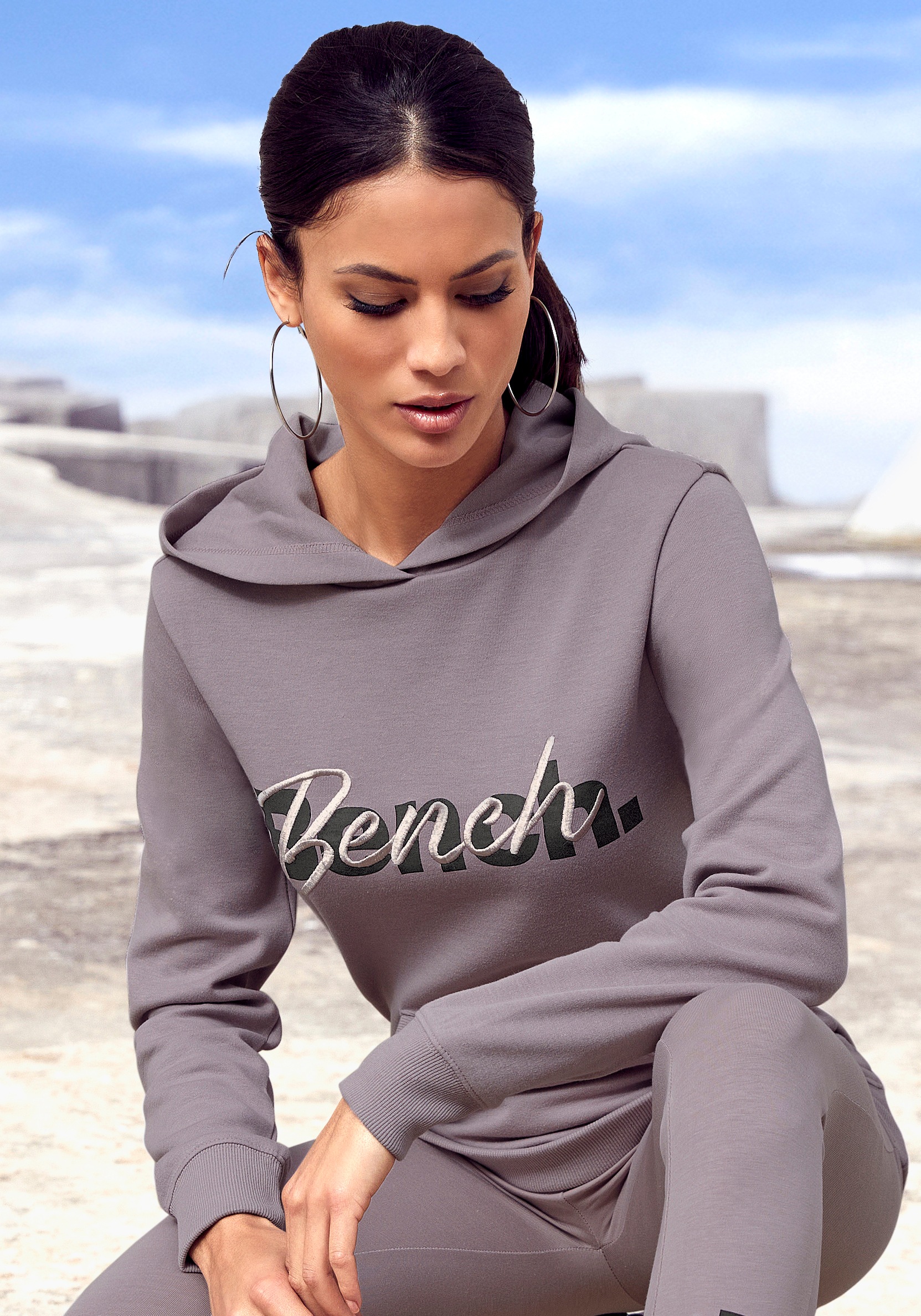 Bench. Kapuzensweatshirt, mit Kängurutasche, Loungeanzug, Hoodie online |  I'm walking