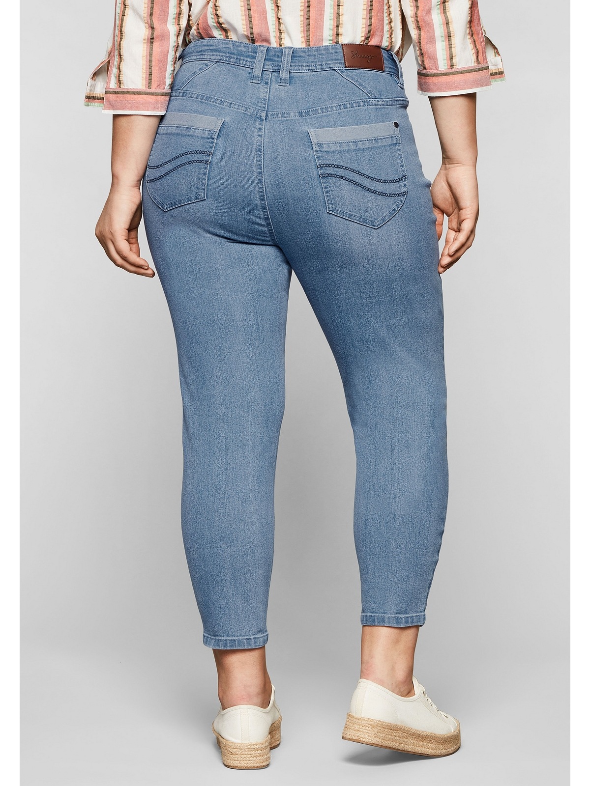 Sheego Stretch-Jeans Größen«, »Große 7/8-Länge, online in vorn Stickerei mit
