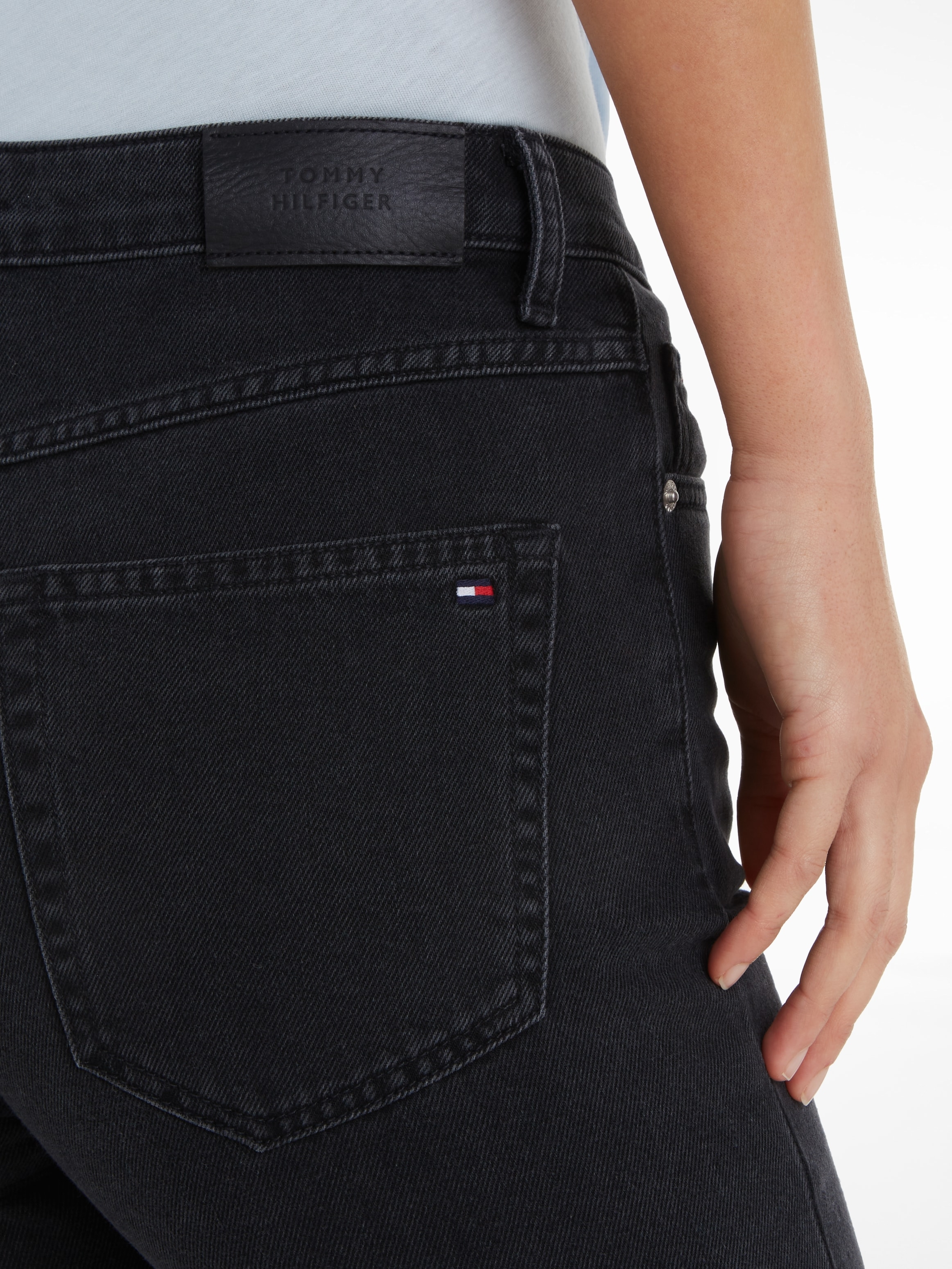 Tommy Hilfiger Straight-Jeans »CLASSIC STRAIGHT | I\'m HW«, mit Leder-Badge Hilfiger walking shoppen Tommy